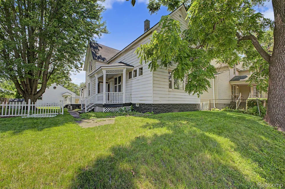 725 Eureka Road Wyandotte City, MI 48192