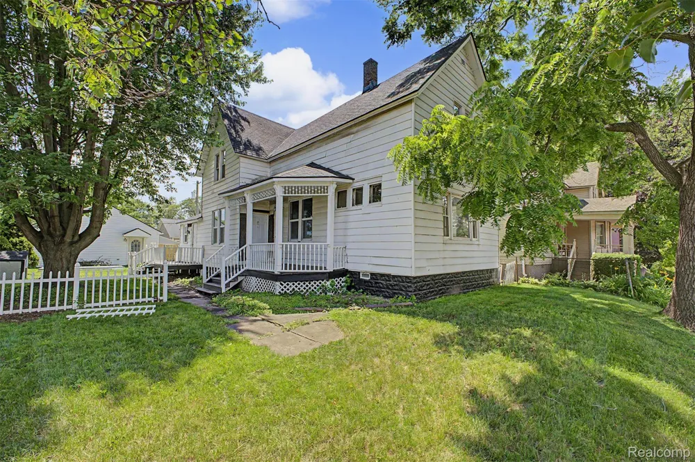 725 Eureka Road Wyandotte City, MI 48192