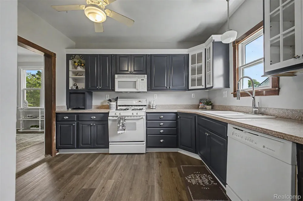 725 Eureka Road Wyandotte City, MI 48192
