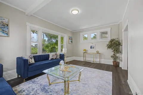 725 Eureka Road