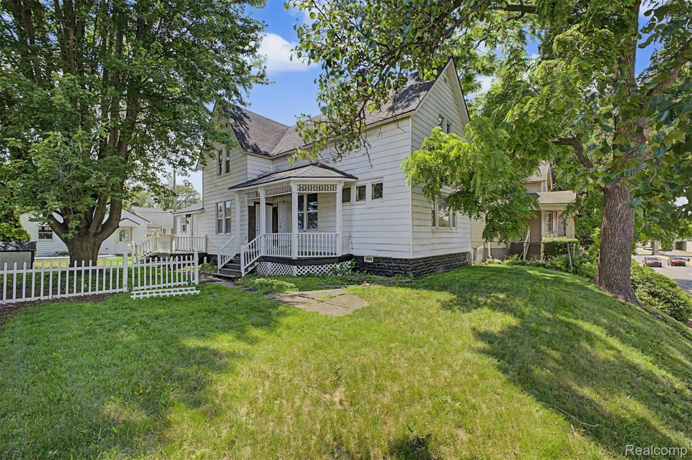 725 Eureka Road Wyandotte City, MI 48192