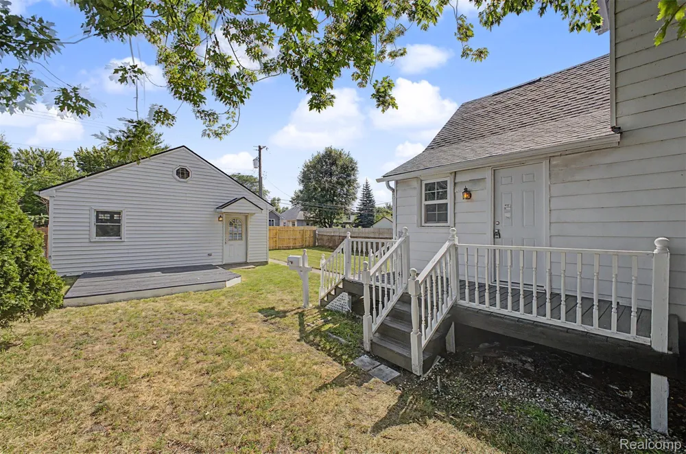725 Eureka Road Wyandotte City, MI 48192