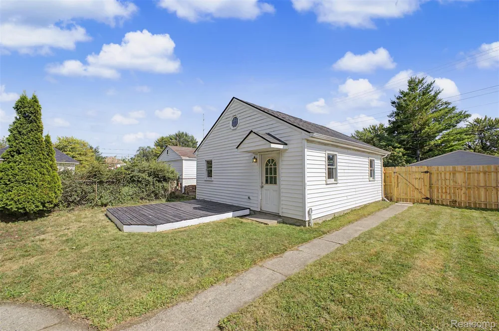 725 Eureka Road Wyandotte City, MI 48192