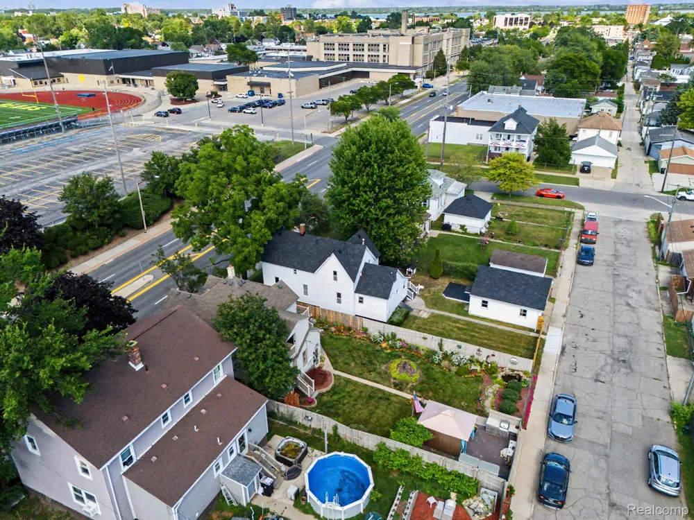 725 Eureka Road Wyandotte City, MI 48192