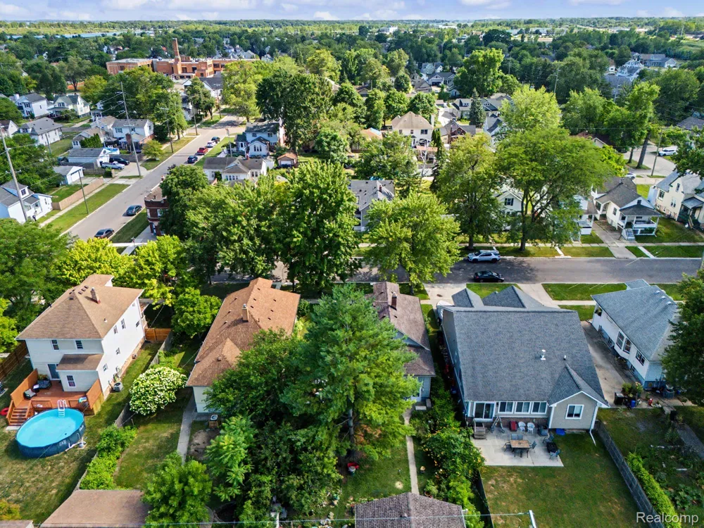 725 Eureka Road Wyandotte City, MI 48192