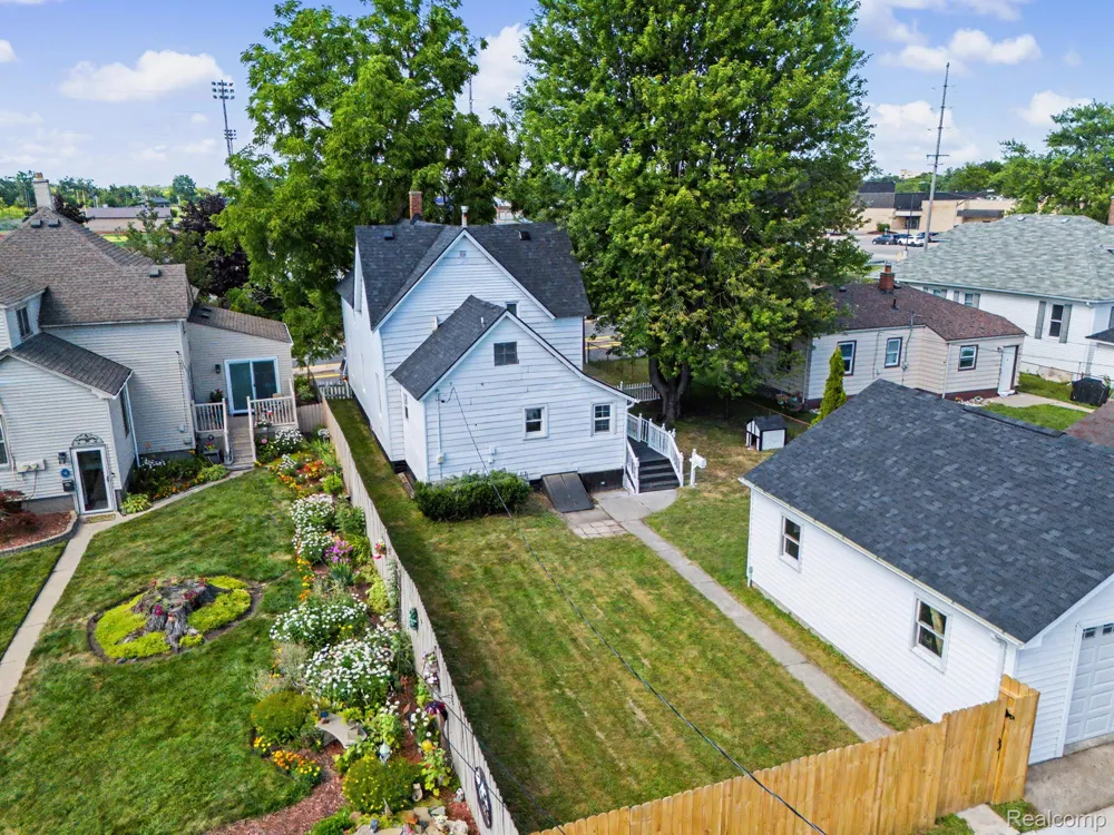 725 Eureka Road Wyandotte City, MI 48192