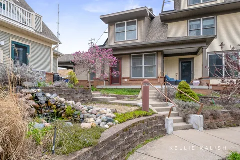 814 Livingston Avenue NE