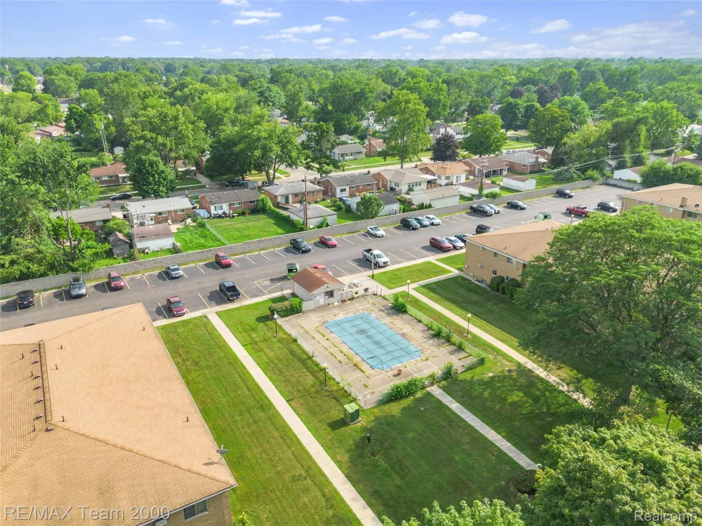 26305 W 7 Mile Road #101 Redford Charter Township, MI 48240