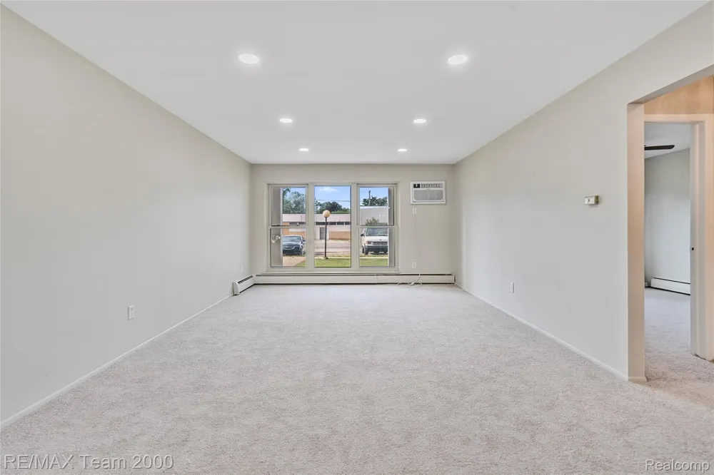 26305 W 7 Mile Road #101 Redford Charter Township, MI 48240