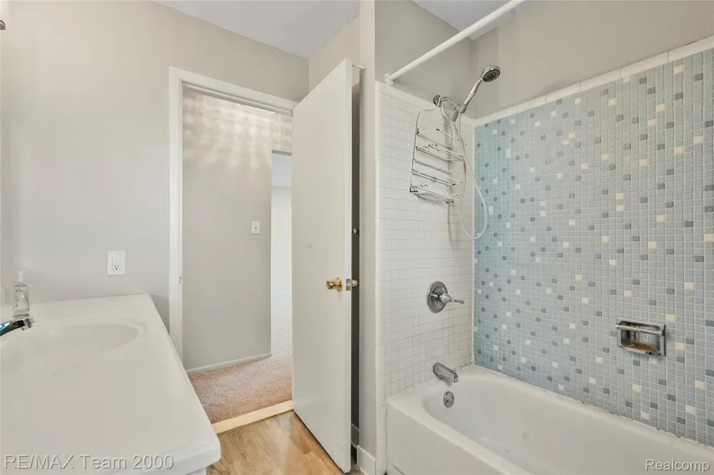 26305 W 7 Mile Road #101 Redford Charter Township, MI 48240