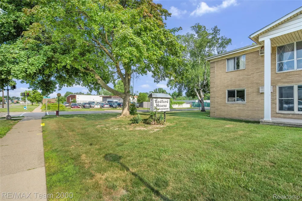 26305 W 7 Mile Road #101 Redford Charter Township, MI 48240