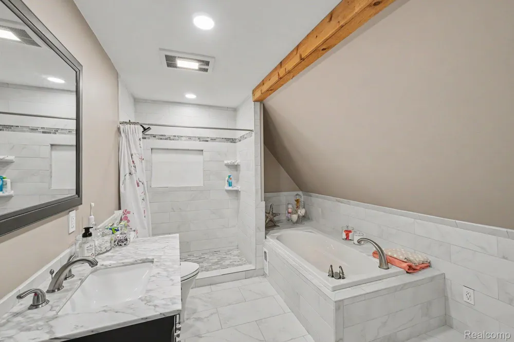 3900 Waterland Drive Hadley Township, MI 48455