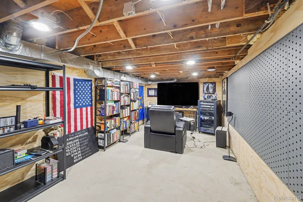3900 Waterland Drive Hadley Township, MI 48455
