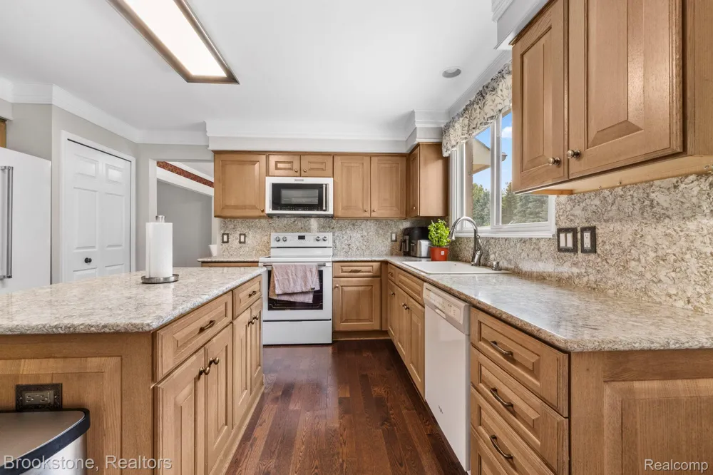 12495 Howland Park Drive Plymouth Charter Township, MI 48170