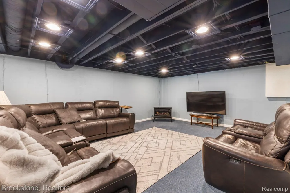 12495 Howland Park Drive Plymouth Charter Township, MI 48170