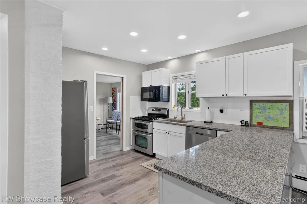11438 RIVERBANK LANE Putnam Township, MI 48169