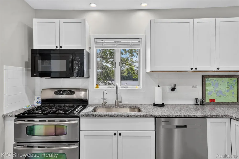 11438 RIVERBANK LANE Putnam Township, MI 48169