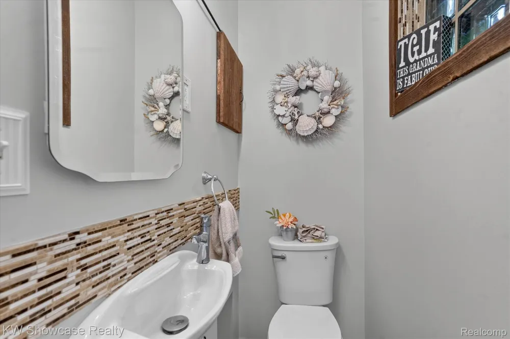 11438 RIVERBANK LANE Putnam Township, MI 48169