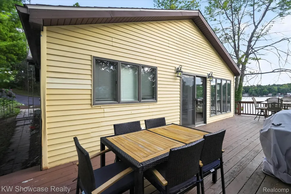 11438 RIVERBANK LANE Putnam Township, MI 48169