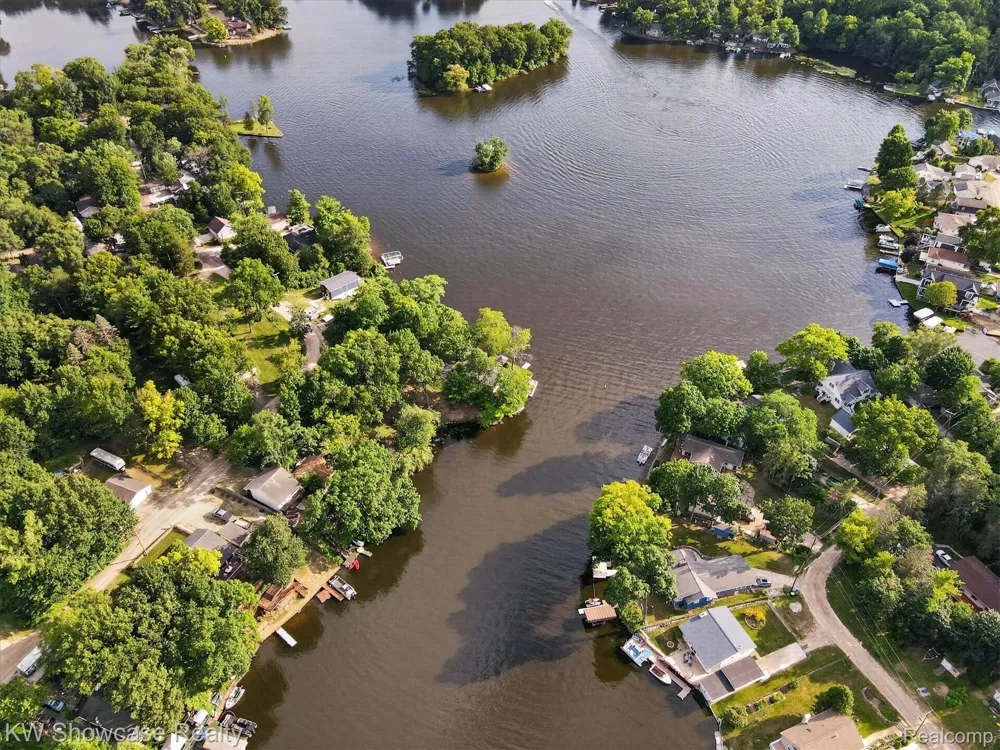 11438 RIVERBANK LANE Putnam Township, MI 48169