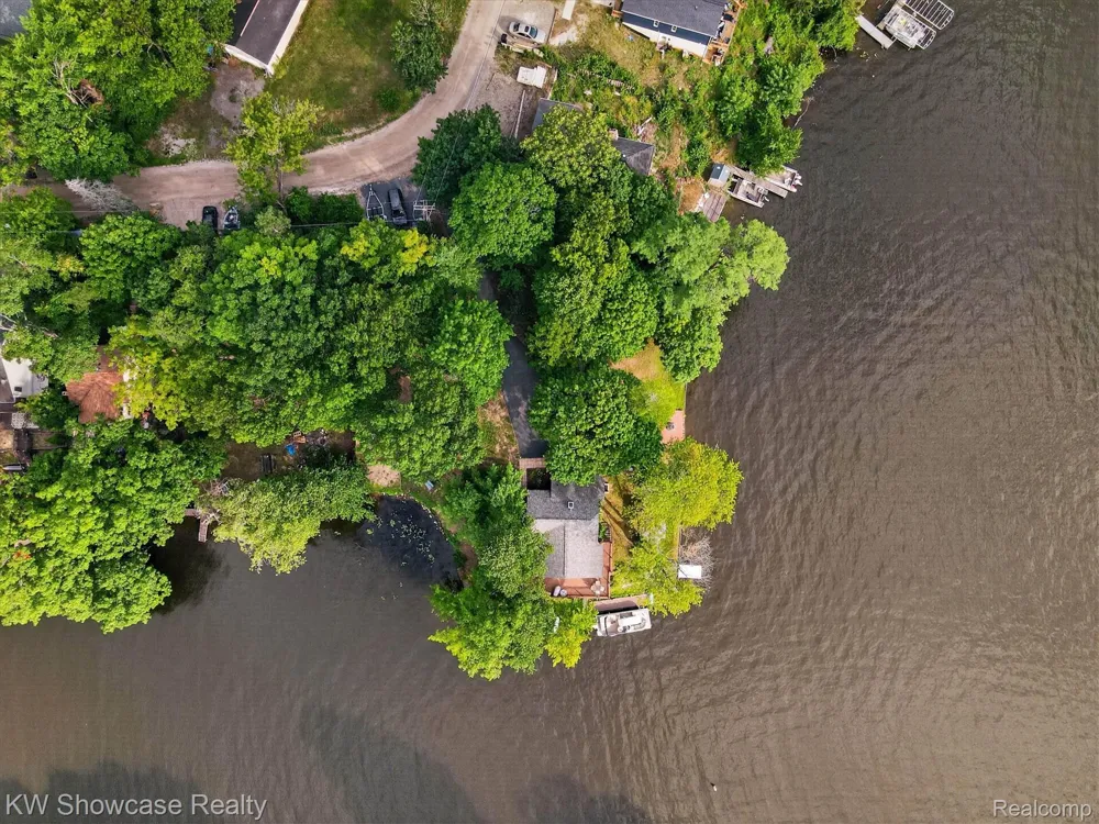 11438 RIVERBANK LANE Putnam Township, MI 48169