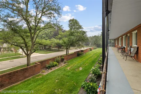 2820 WOODSLEE DRIVE #205
