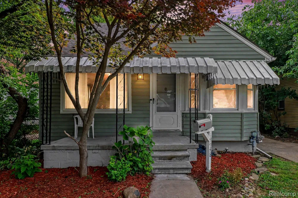 19948 Wakenden Redford Charter Township, MI 48240