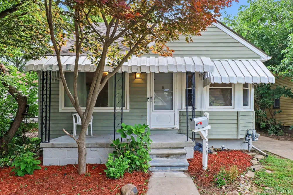 19948 Wakenden Redford Charter Township, MI 48240