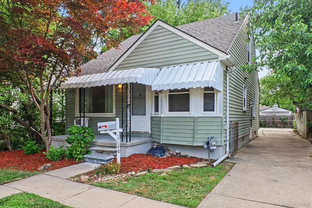 19948 Wakenden Redford Charter Township, MI 48240