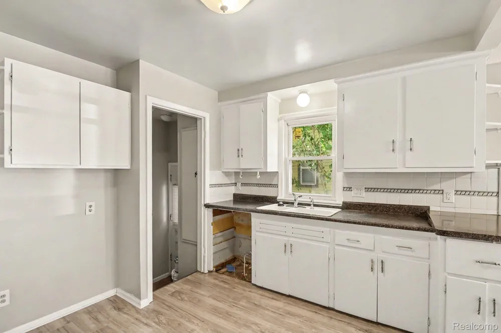 19948 Wakenden Redford Charter Township, MI 48240