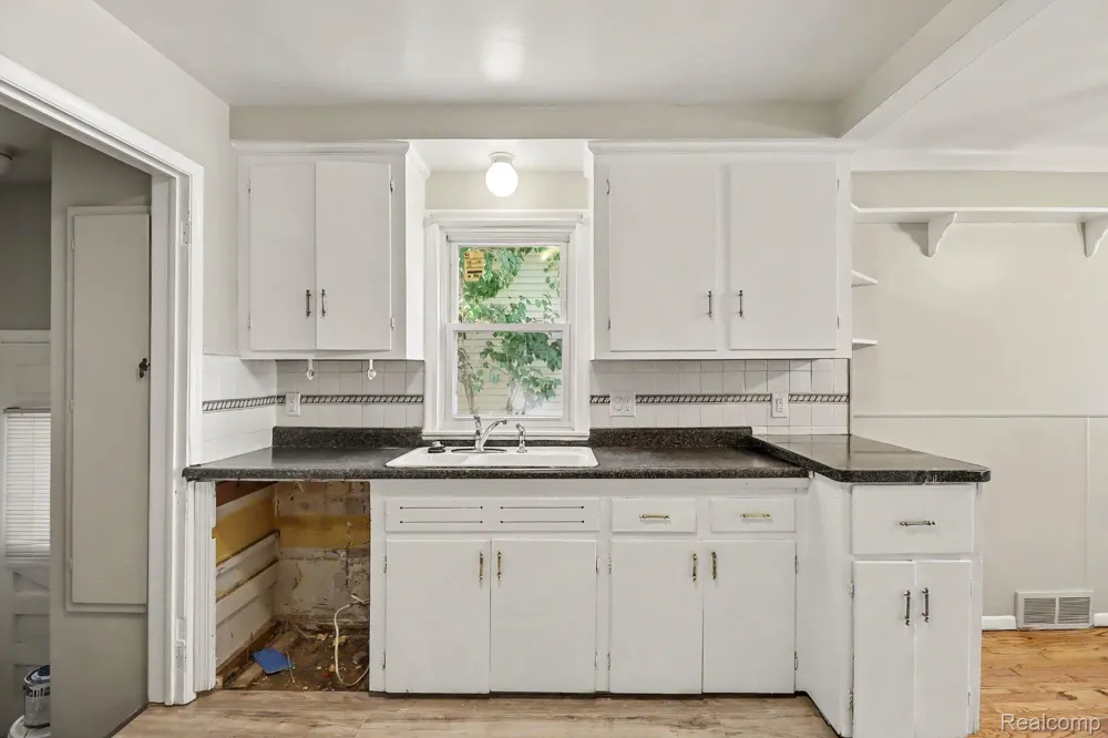 19948 Wakenden Redford Charter Township, MI 48240