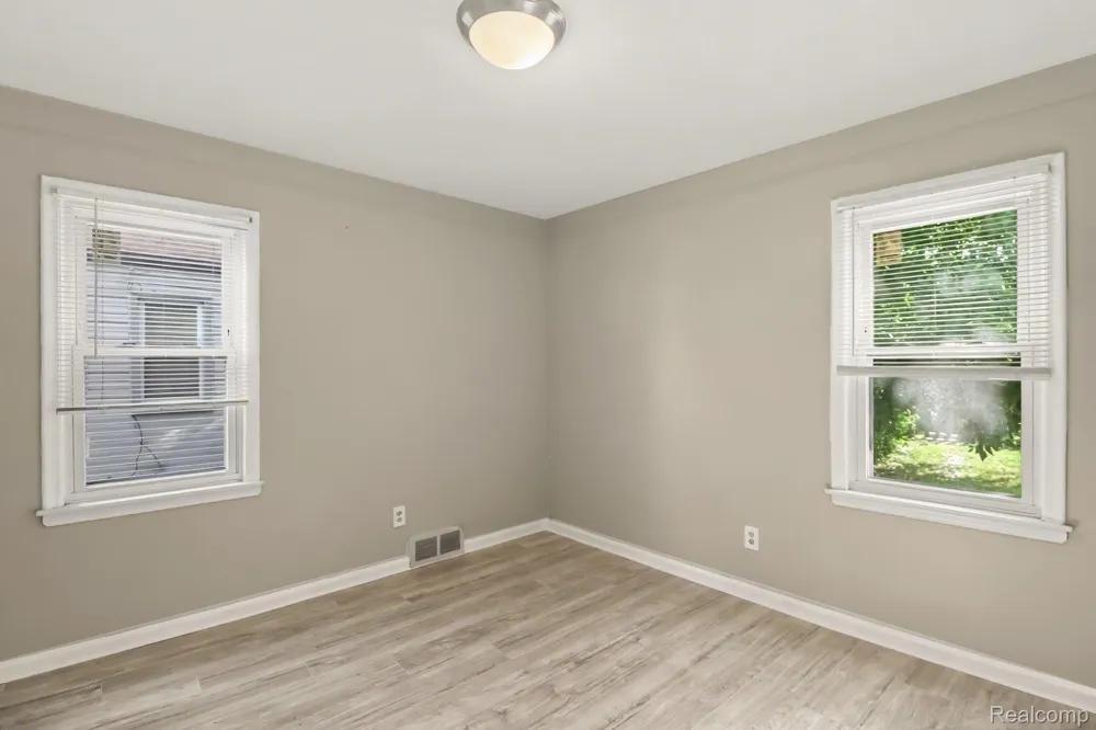 19948 Wakenden Redford Charter Township, MI 48240