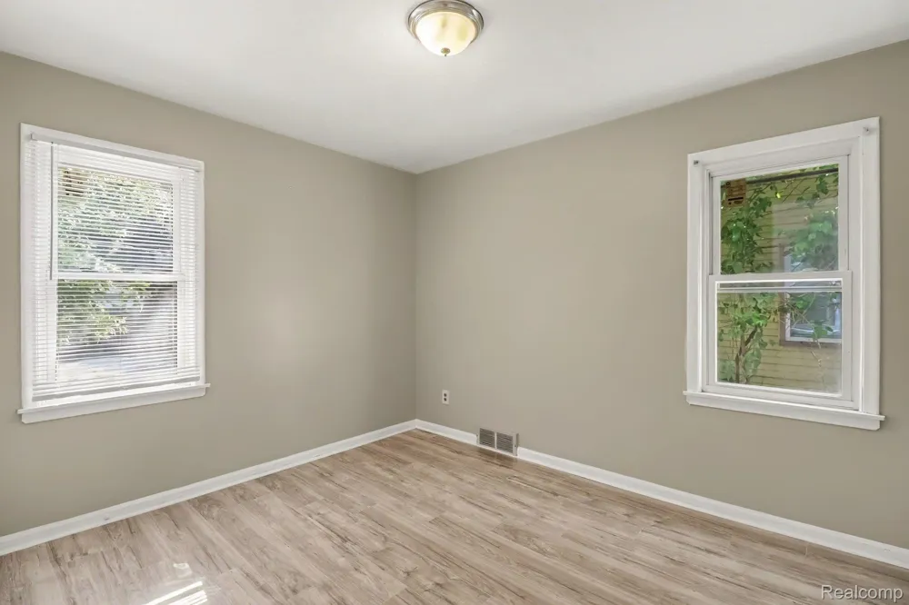 19948 Wakenden Redford Charter Township, MI 48240