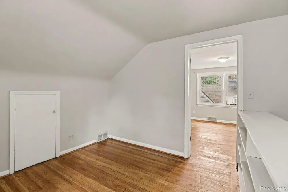 19948 Wakenden Redford Charter Township, MI 48240