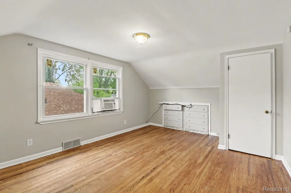19948 Wakenden Redford Charter Township, MI 48240