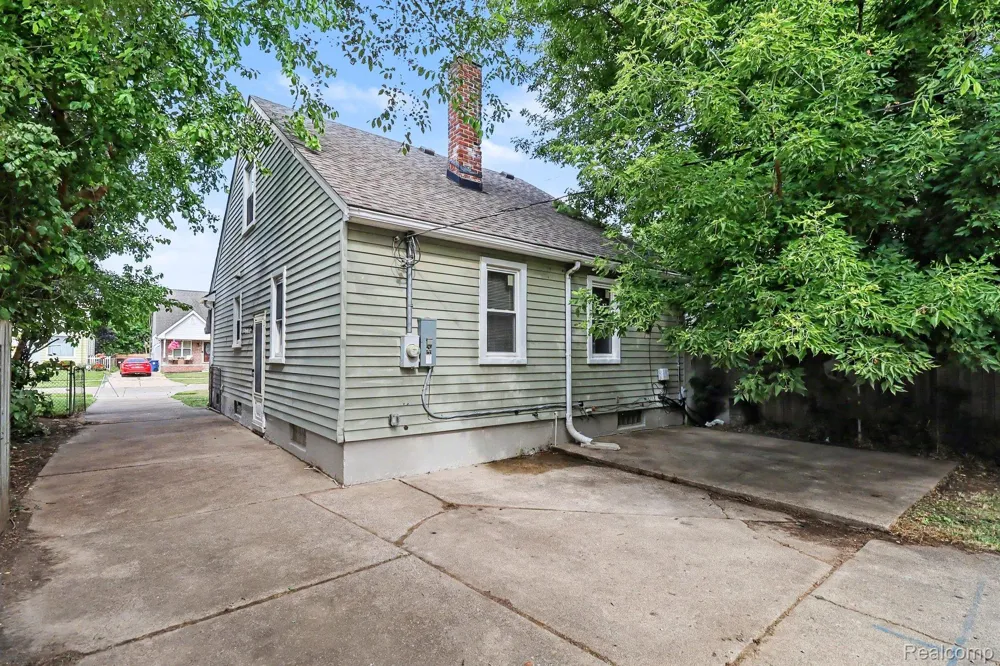 19948 Wakenden Redford Charter Township, MI 48240