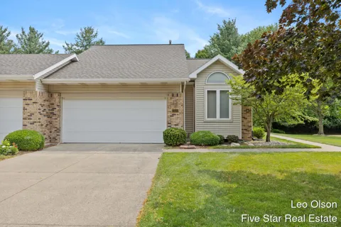 2220 Meadowglen Drive NE #7