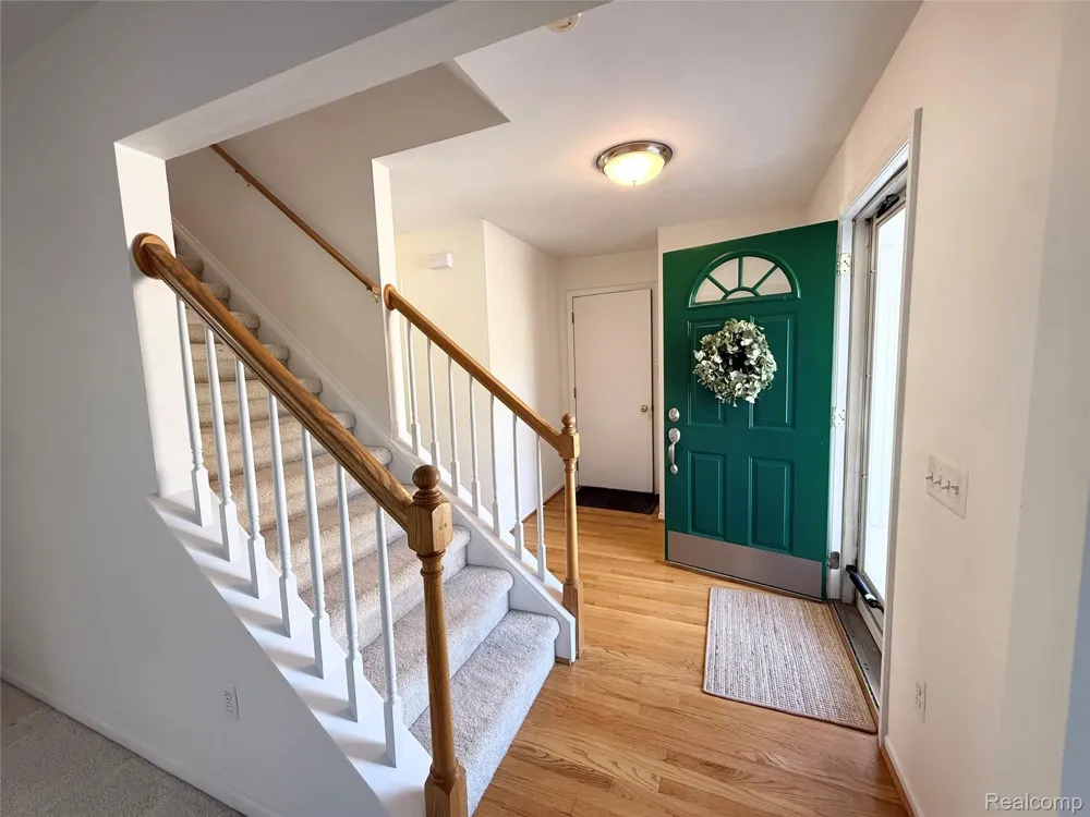47114 Scarlet Drive S Novi City, MI 48374
