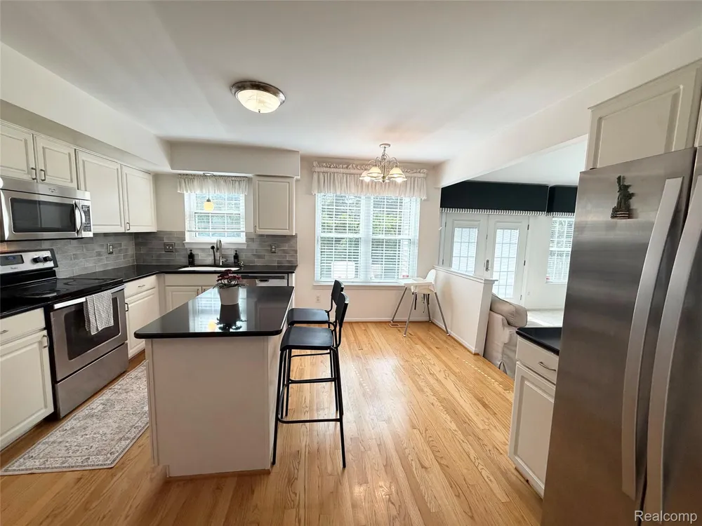 47114 Scarlet Drive S Novi City, MI 48374