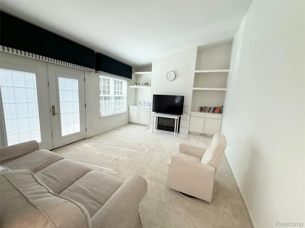 47114 Scarlet Drive S Novi City, MI 48374