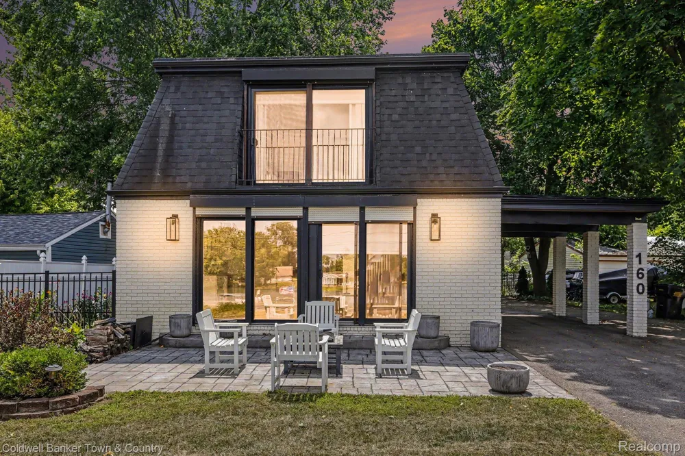 160 E Shore Drive Northfield Township, MI 48189