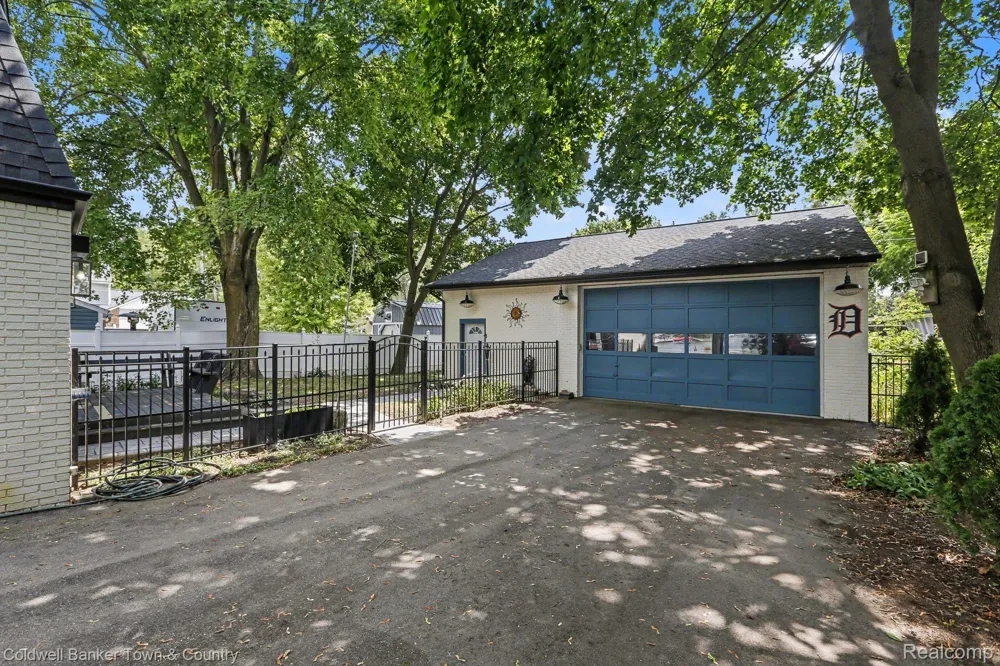 160 E Shore Drive Northfield Township, MI 48189