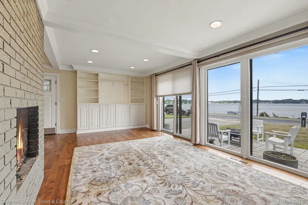 160 E Shore Drive Northfield Township, MI 48189