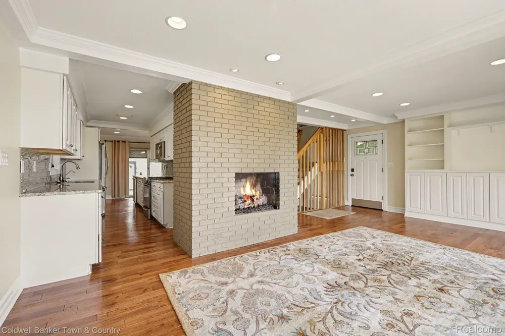 160 E Shore Drive Northfield Township, MI 48189