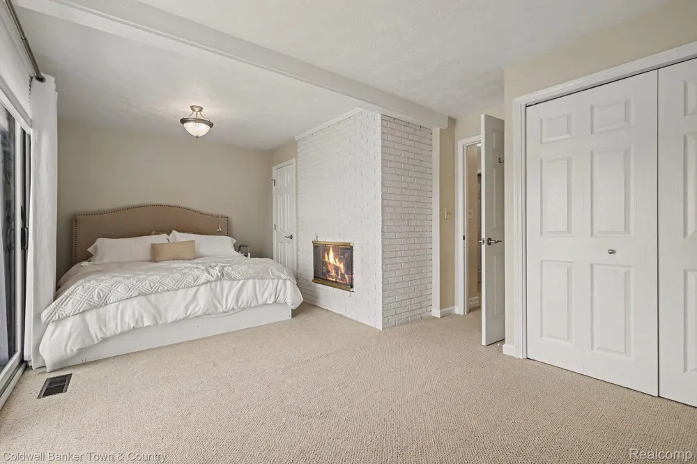 160 E Shore Drive Northfield Township, MI 48189