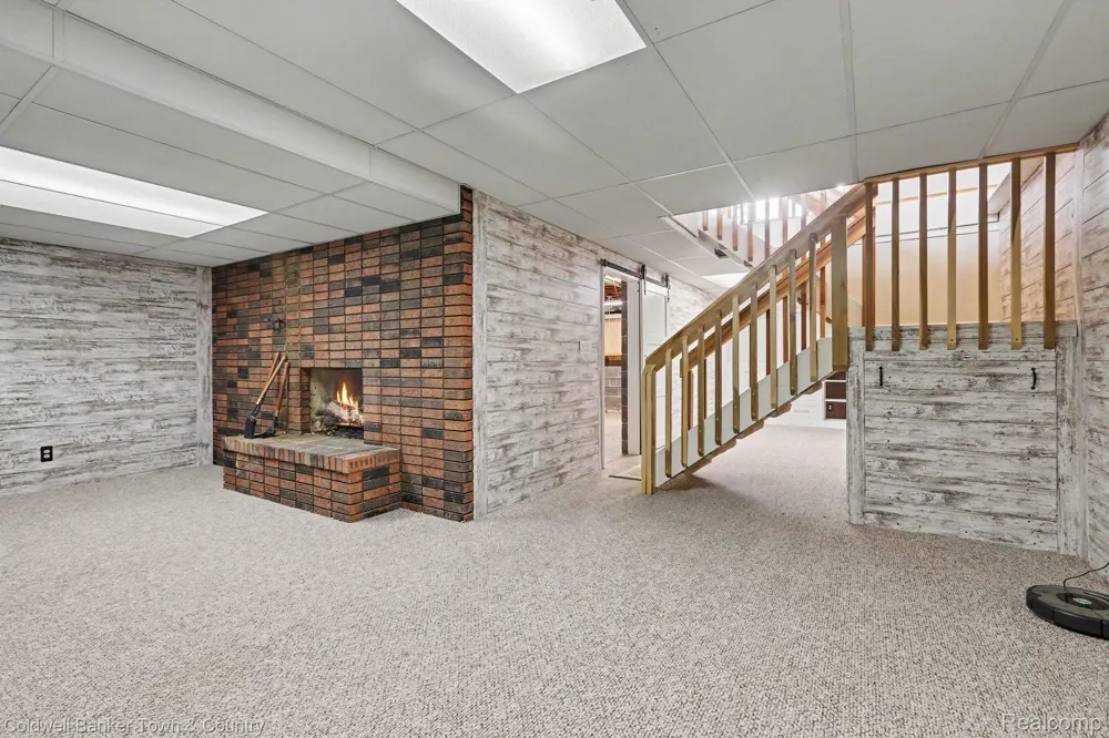 160 E Shore Drive Northfield Township, MI 48189