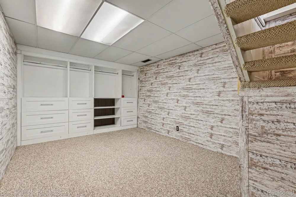 160 E Shore Drive Northfield Township, MI 48189