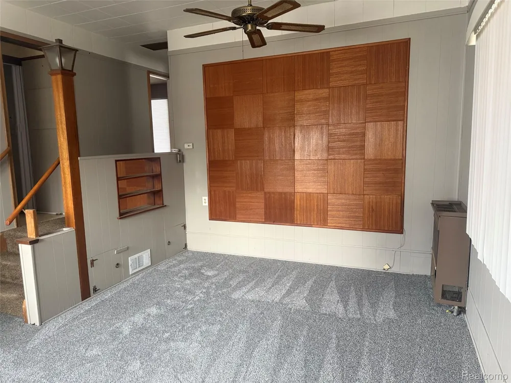 21819 Shakespeare Avenue Eastpointe City, MI 48021
