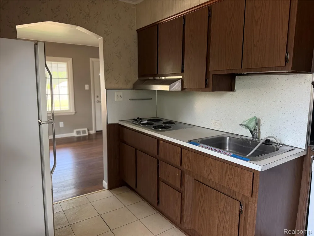 21819 Shakespeare Avenue Eastpointe City, MI 48021