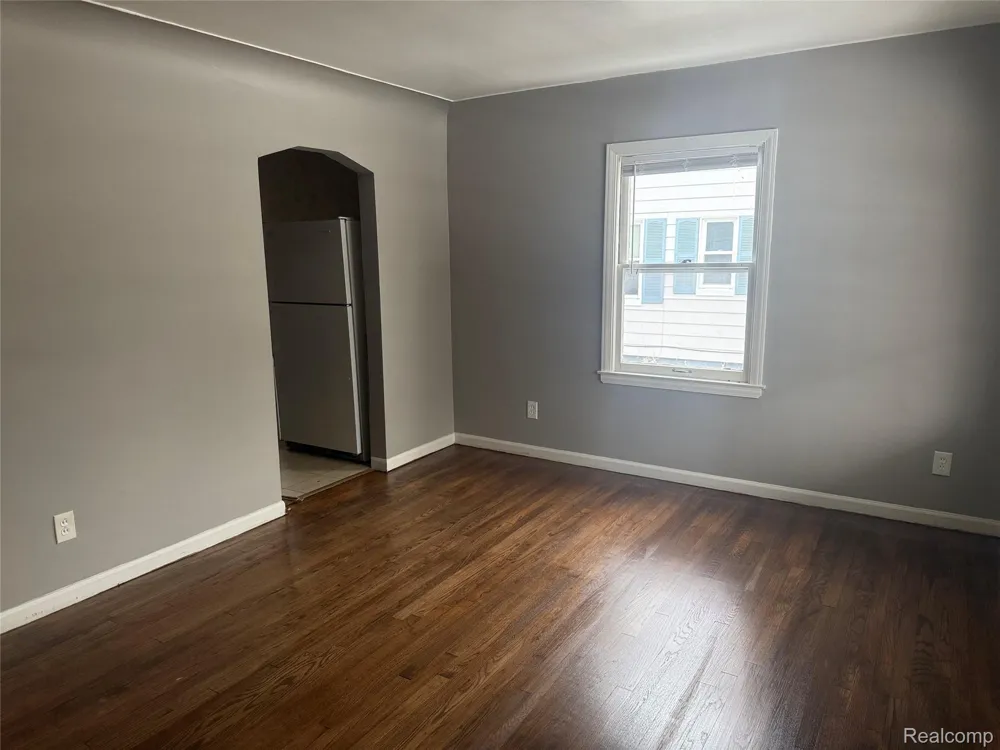 21819 Shakespeare Avenue Eastpointe City, MI 48021